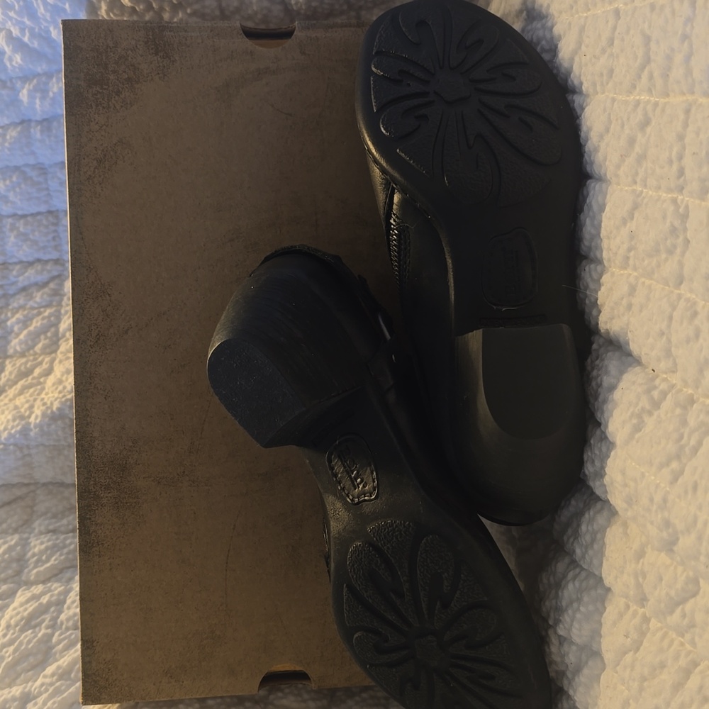 Born Maude Leather Booties - Picture 4 of 6